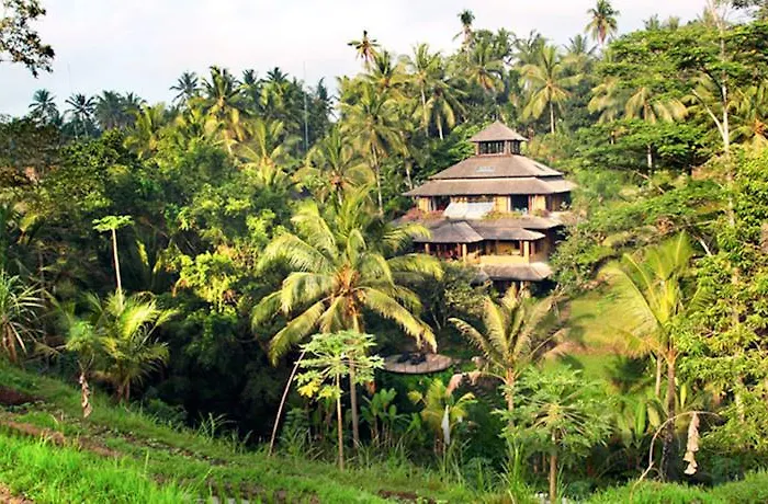 Pelangi Estate Villa *